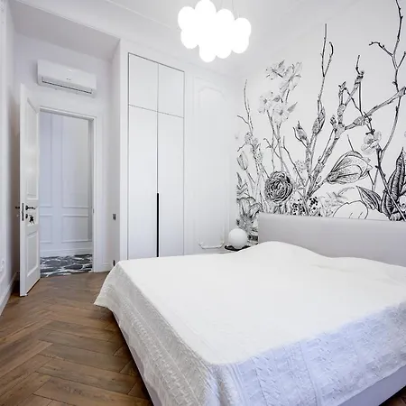 Vintage On Ekaterininskaya Sq. 9 *