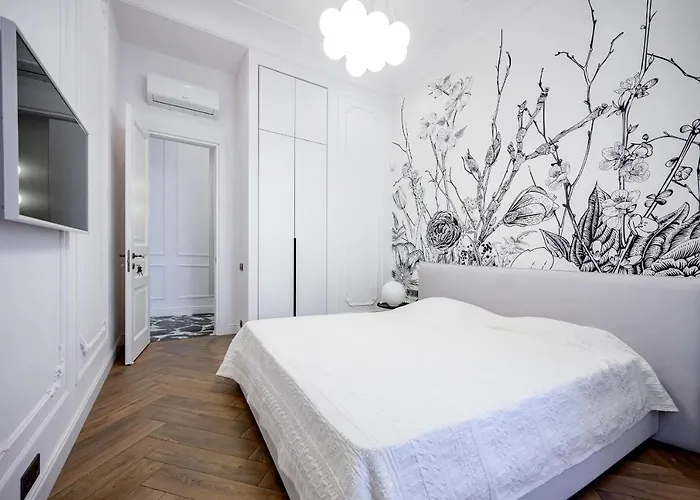 Vintage On Ekaterininskaya Sq. 9 *