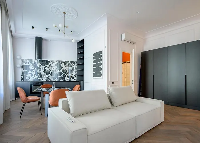 Vintage On Ekaterininskaya Sq. 9 *